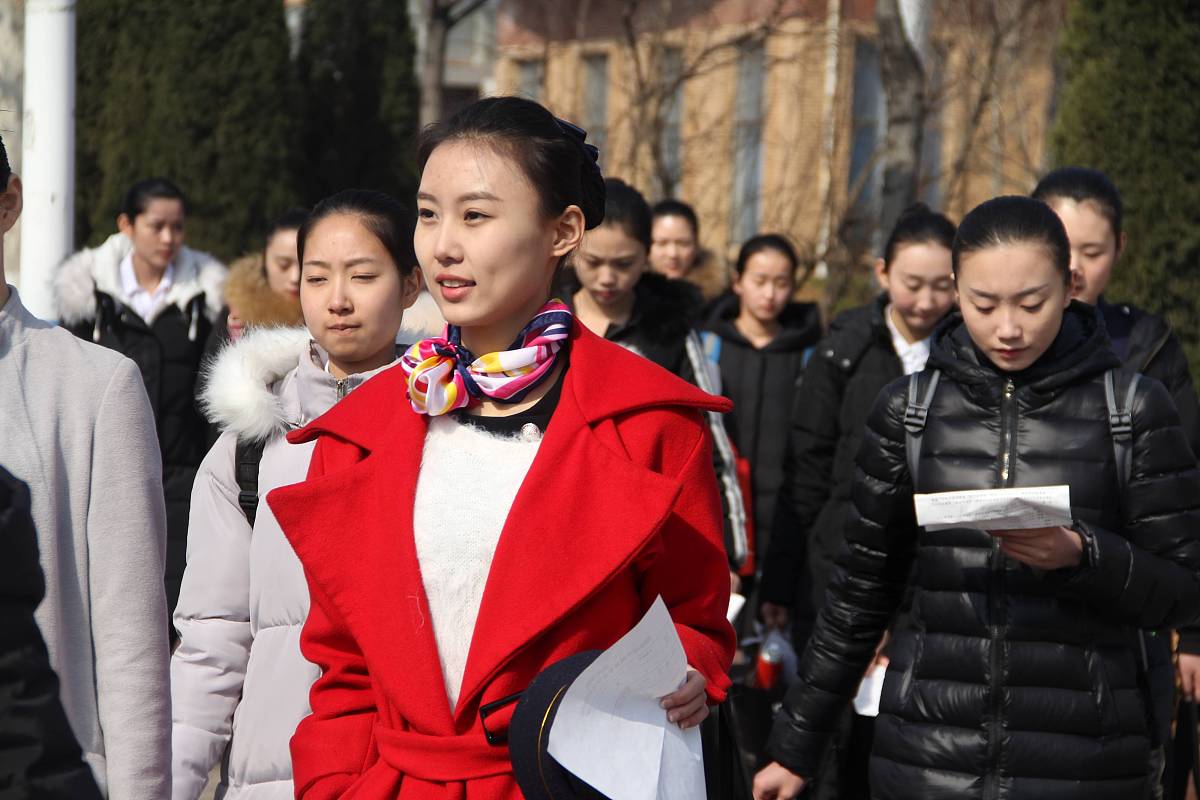 ***_***2016年2月28日,山东滨州学院空乘专业艺考报名现场美女云集,美