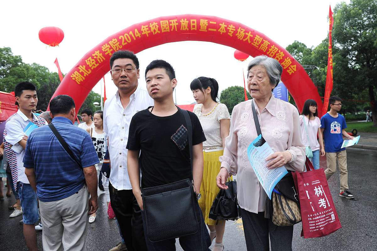 大学生更应该关注社会光明面总结发言稿