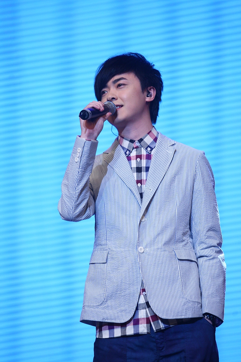 2011年5月7日晚,广东东莞玉兰大剧院,怀旧经典歌曲群星演唱会***_*** 