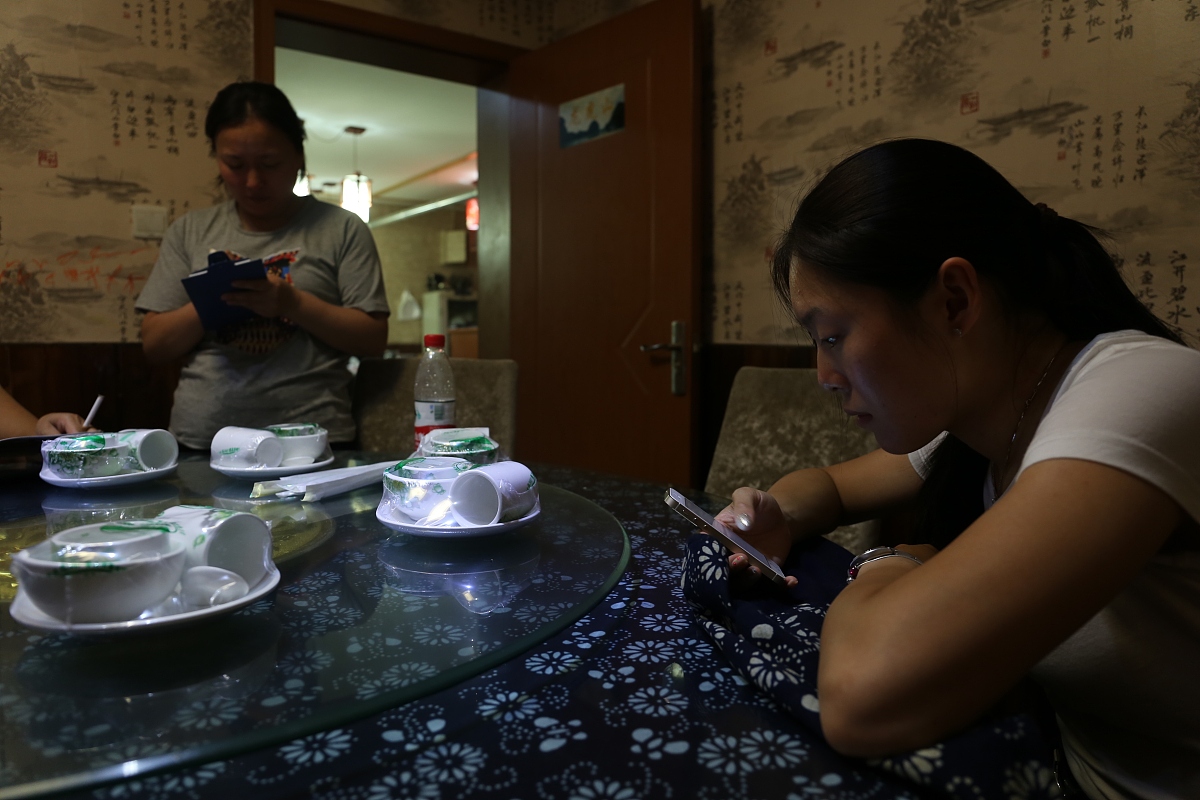 手机上怎么记工天表 操作步骤帮我用200字详细描述