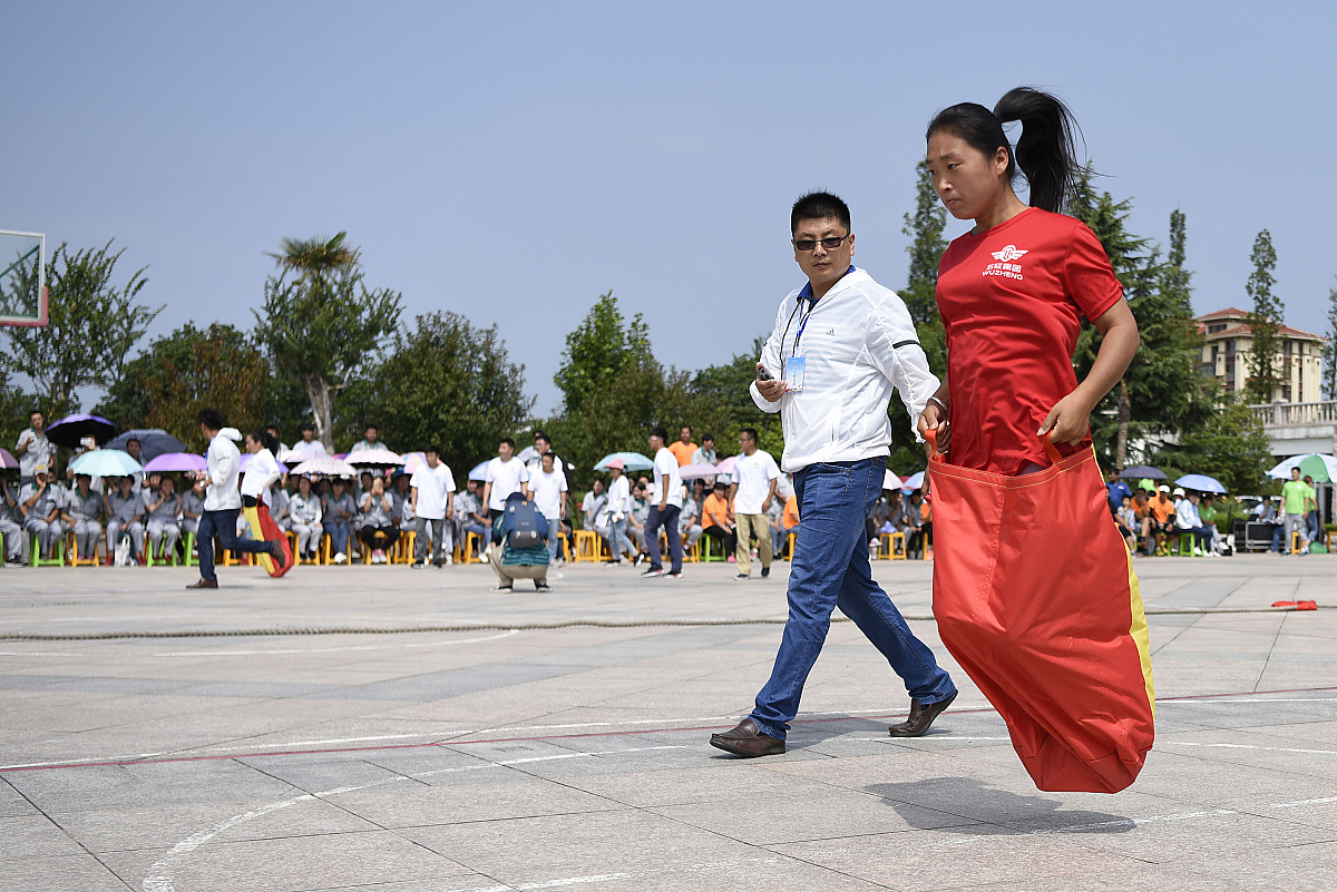 运动会加油稿：为梦想而战，为荣耀而拼！