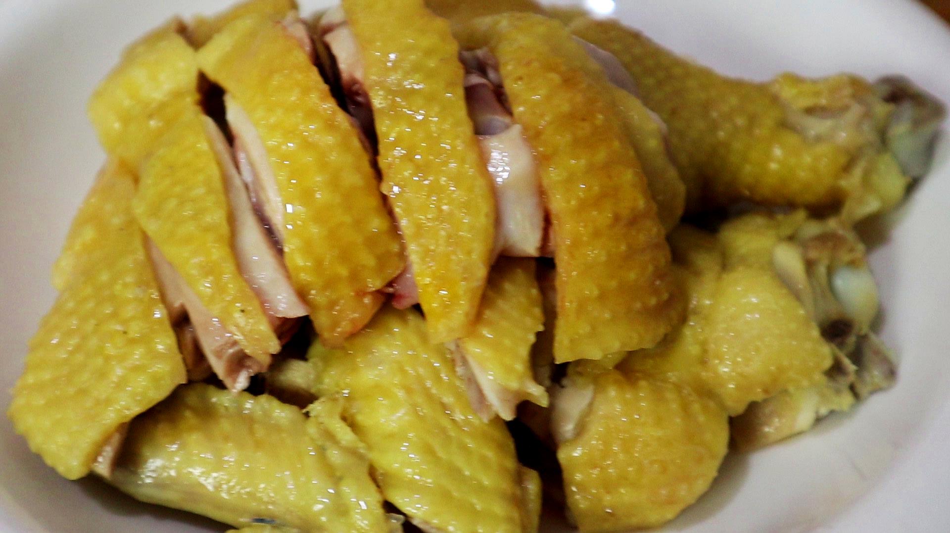 大厨教你做正宗的白切鸡,鸡肉鲜香味美,比红烧鸡还好吃