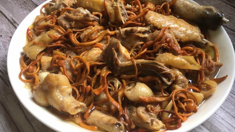 半只鸡,1把虫草花,试试这样做嫩滑鲜甜多汁,做法简单!