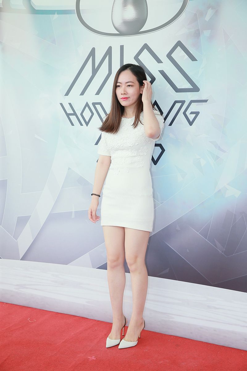 给我推荐一款超短包臀裙并介绍一·下它然后告诉我它的名字。