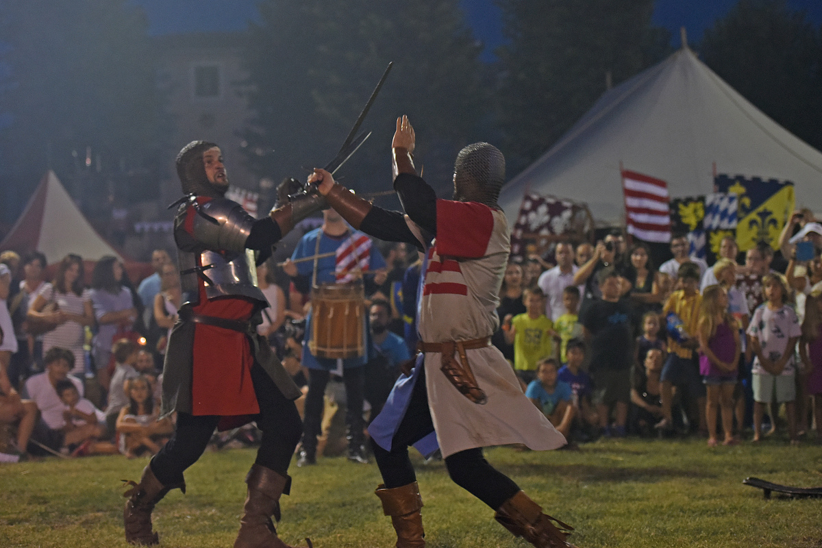 惠普星14青春8g256g够用吗帮我用200字详细描述