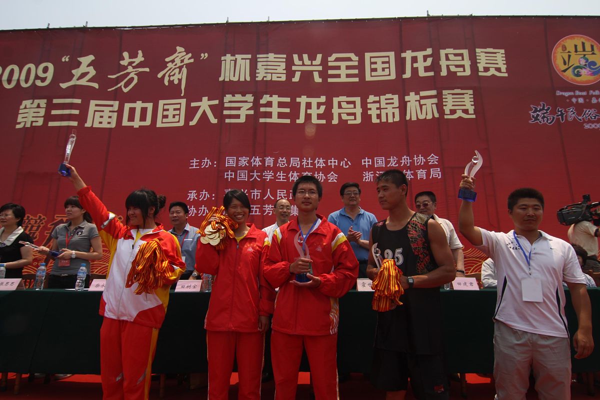 奖杯传递的意义：体育精神与时代风貌的传承