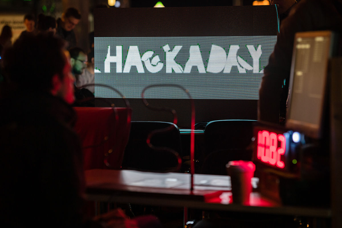 用中文阐述目前护理伦理困境存在的问题的解决方法。