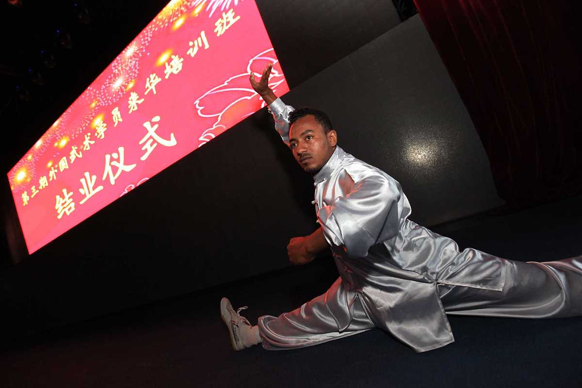 峨眉山市文武学校的收费标准及助学政策是什么