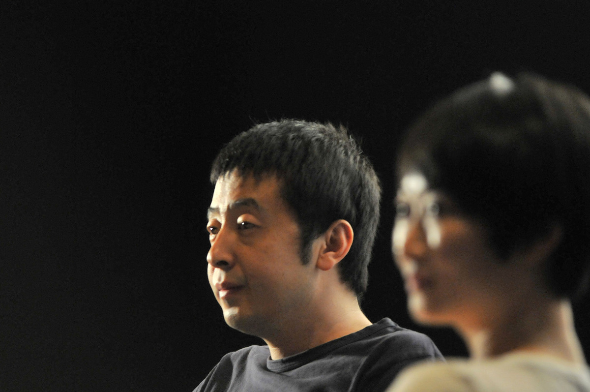 2010年7月4日,浙江宁波,电影《海上传奇》宣传发布会.  (应摄影师要求