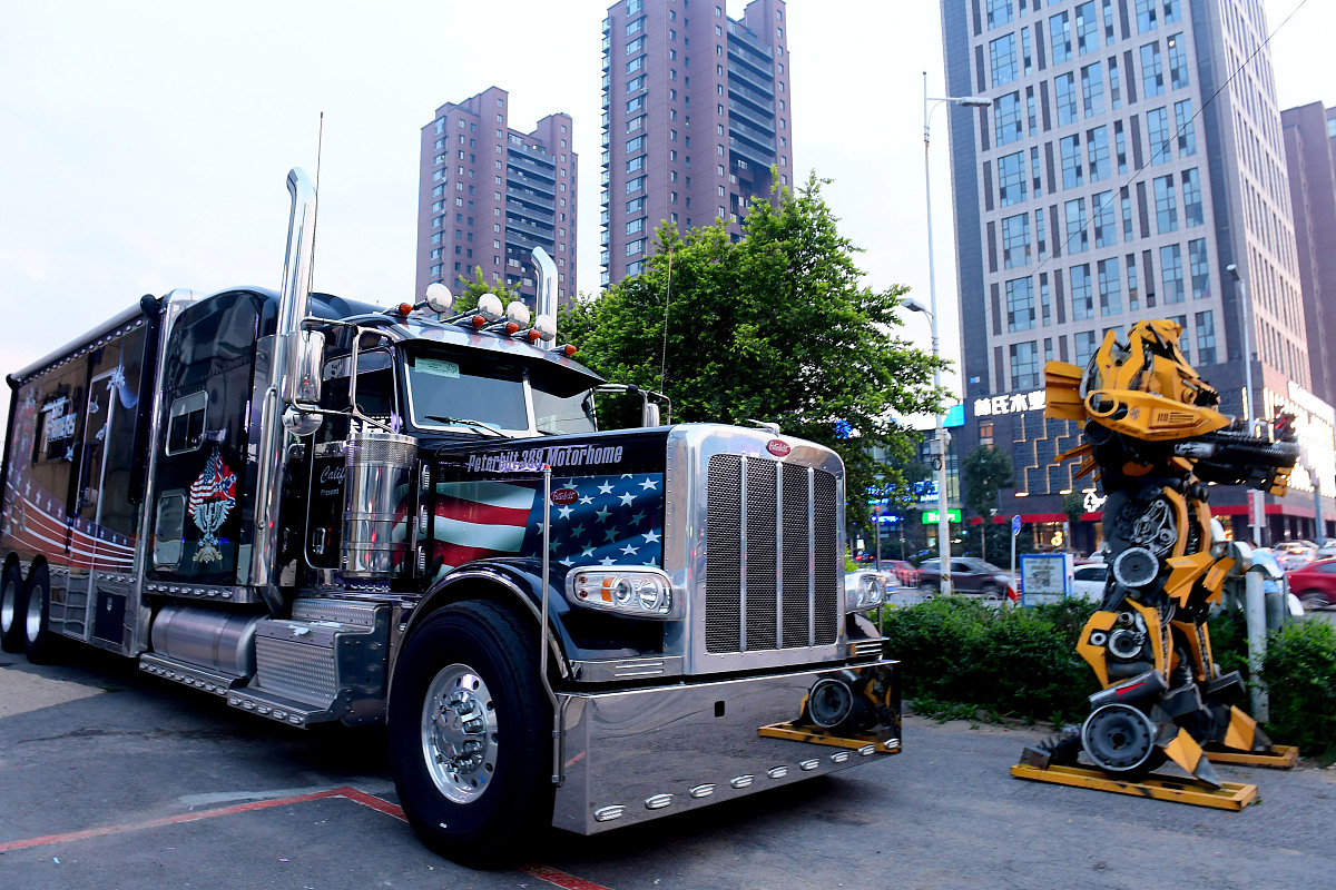 擎天柱变形金刚来自哪里？