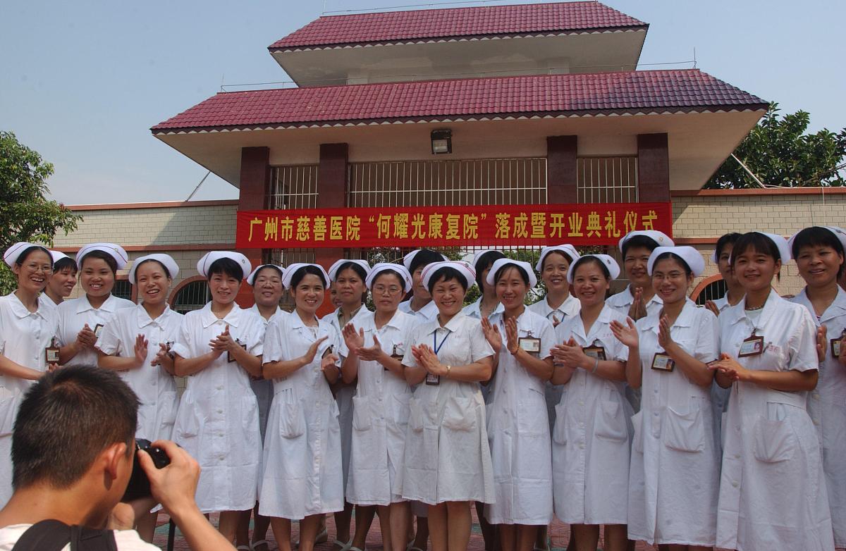 成都华大医药卫生学校护理专业(初中起点)就业前景怎么样？