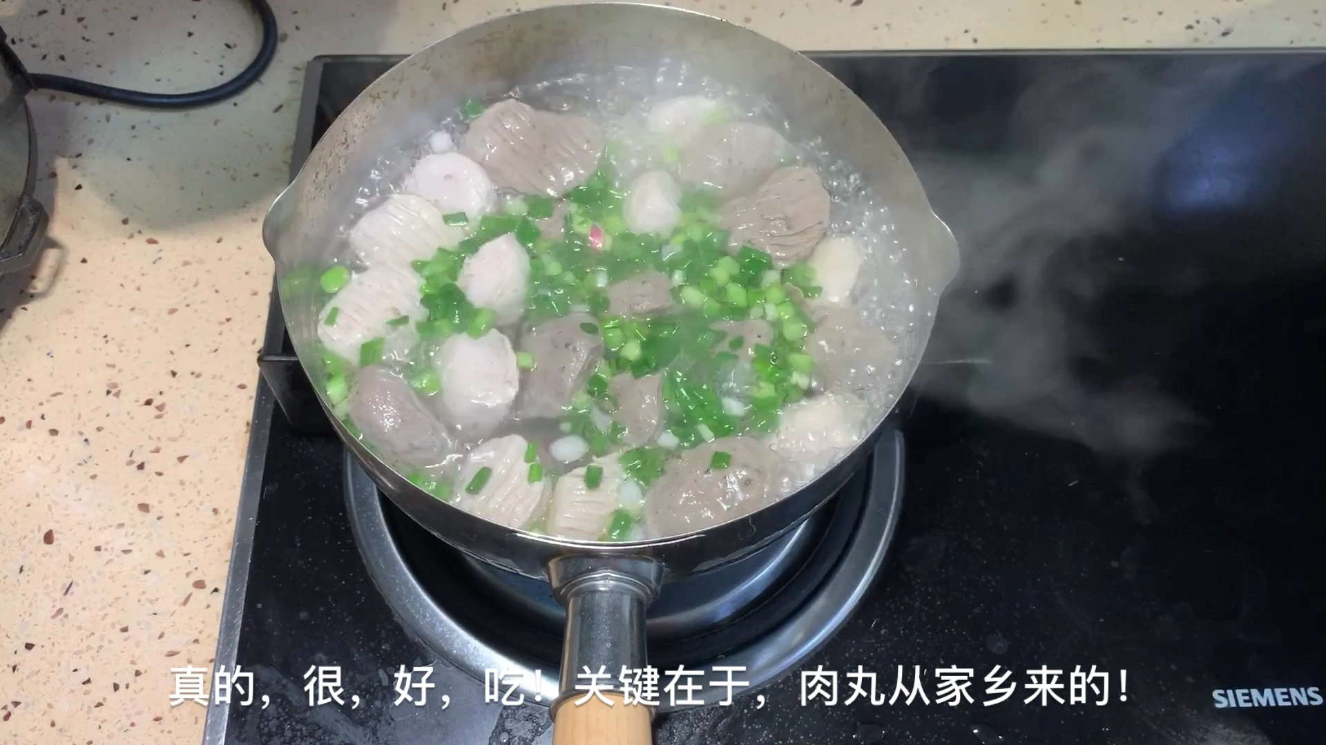 客家美食之双色肉圆汤