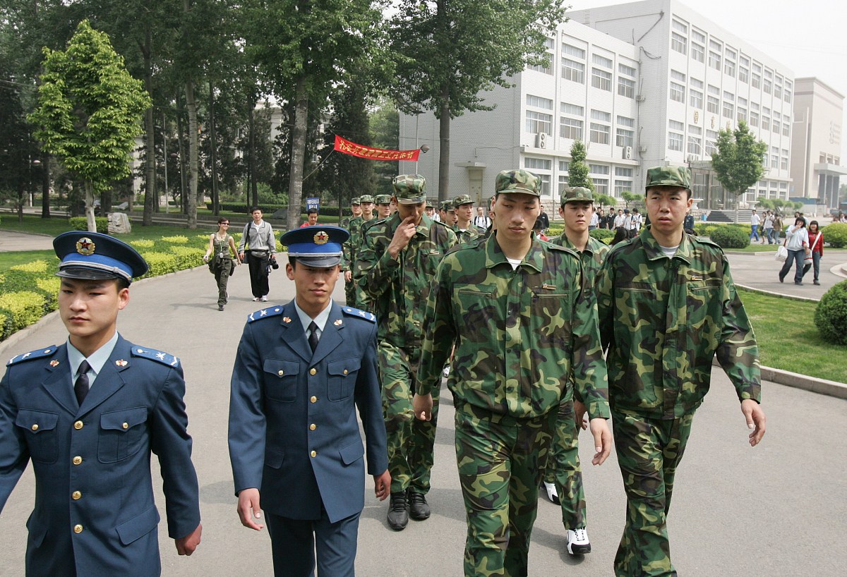 河南交通职业技术学院士官体检眼近视可以戴眼镜吗？