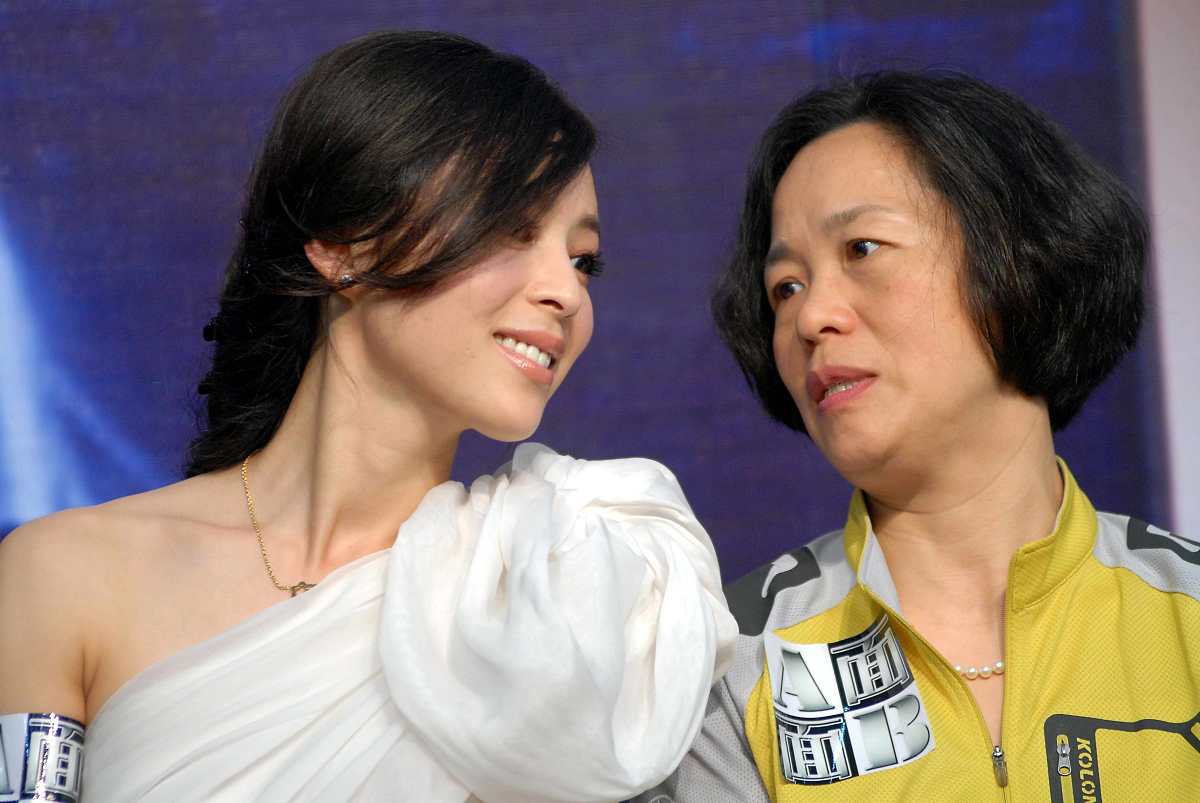 2010年4月27日,杭州,电影《a面b面》举行演员见面会.***_***+++_+++a