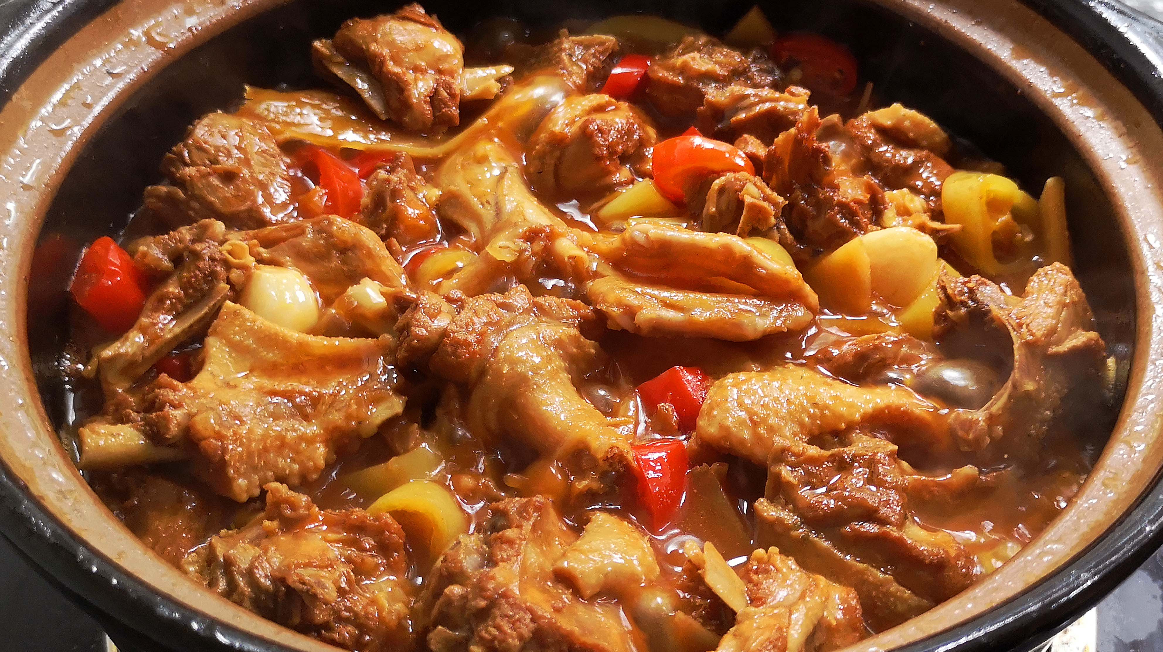 鸭肉这样做比烧鸭还好吃，鲜香无腥味，我们家隔三差五就做来吃