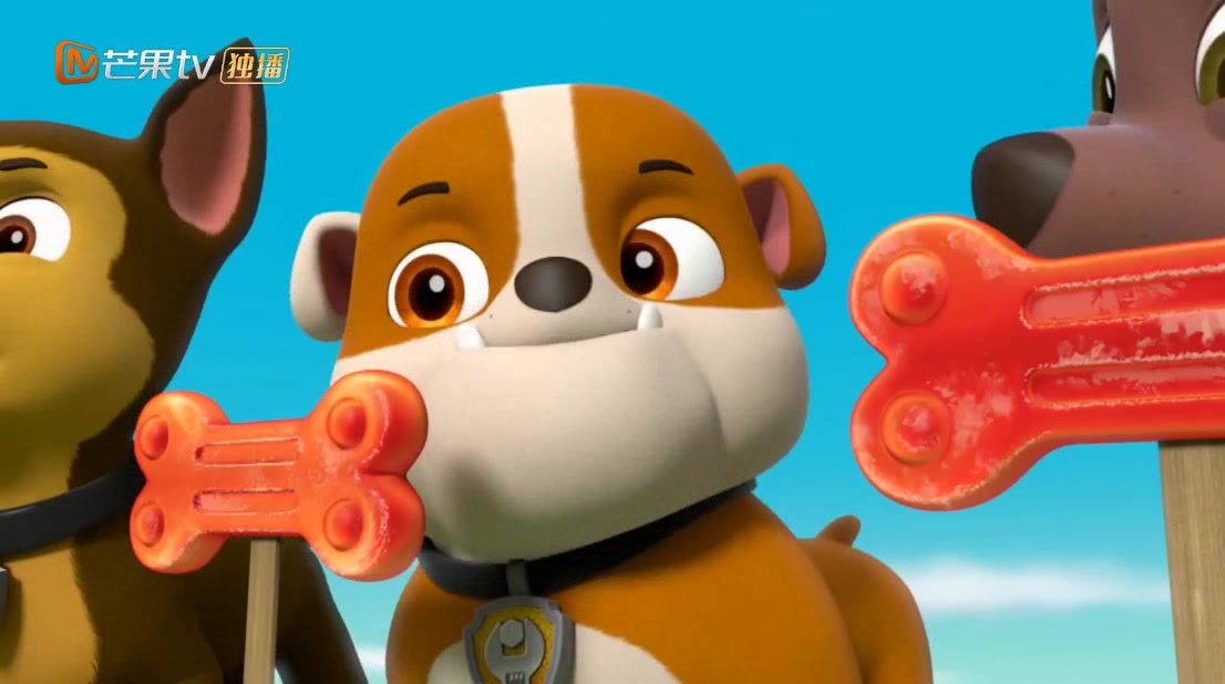 汪汪队立大功5:狗狗们吃着专用的骨头蛋糕,毛毛还建私家泳池