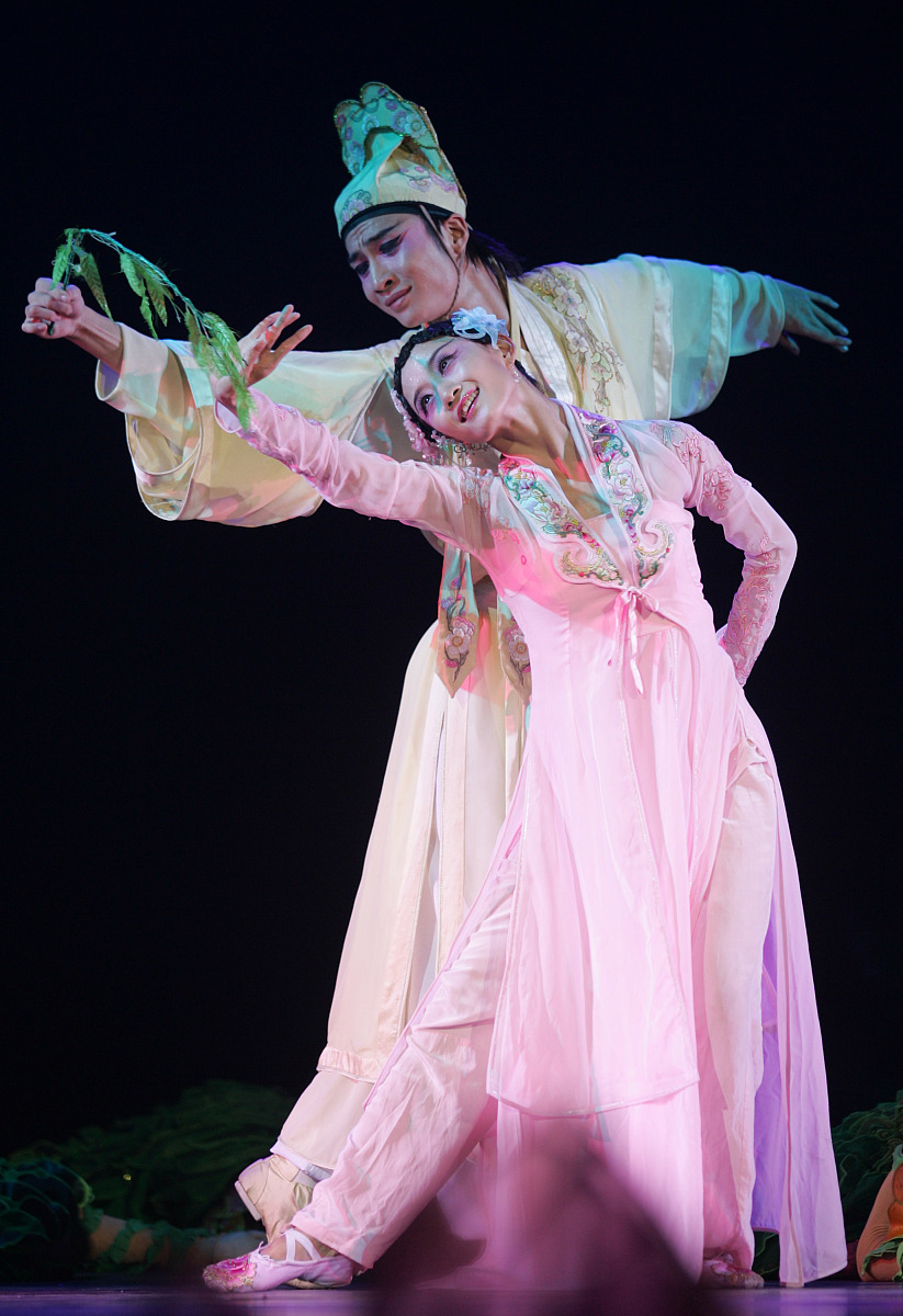 2008年7月20日,由南京军区政治部文工团和北京大都阳光艺术团合作创演