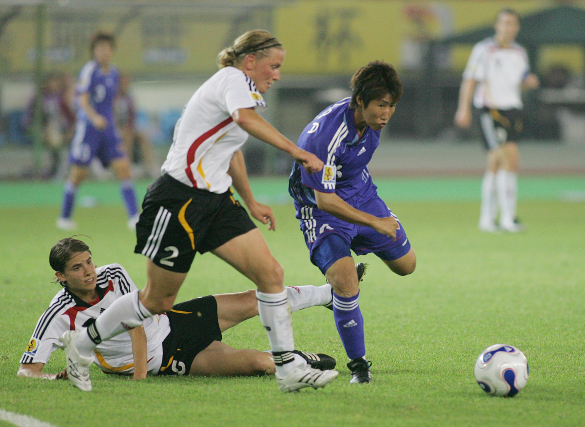 2007年9月17日,浙江杭州黄龙体育中心,女足<strong>世界</strong>杯a组第三轮,德国2-0