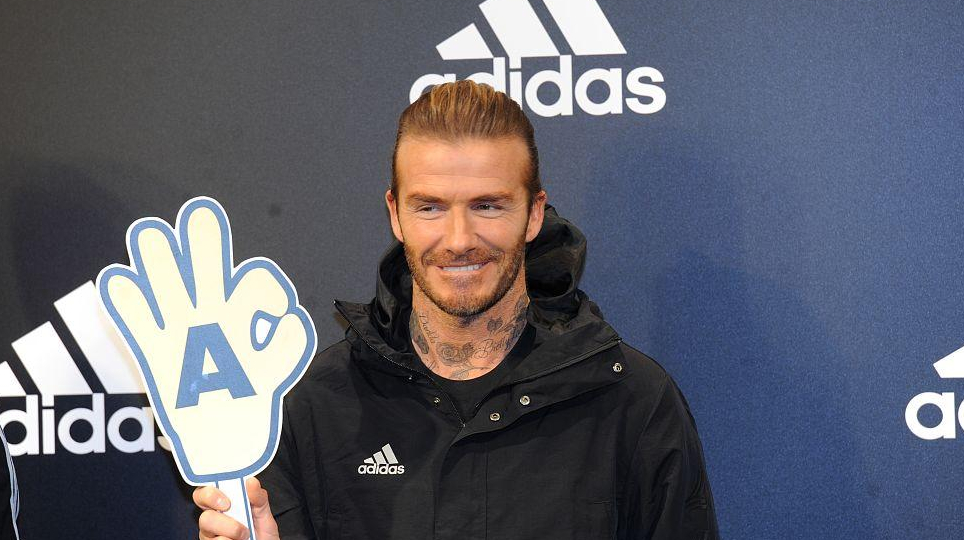 贝克汉姆现身街头这么老了?发型师称他做了植发