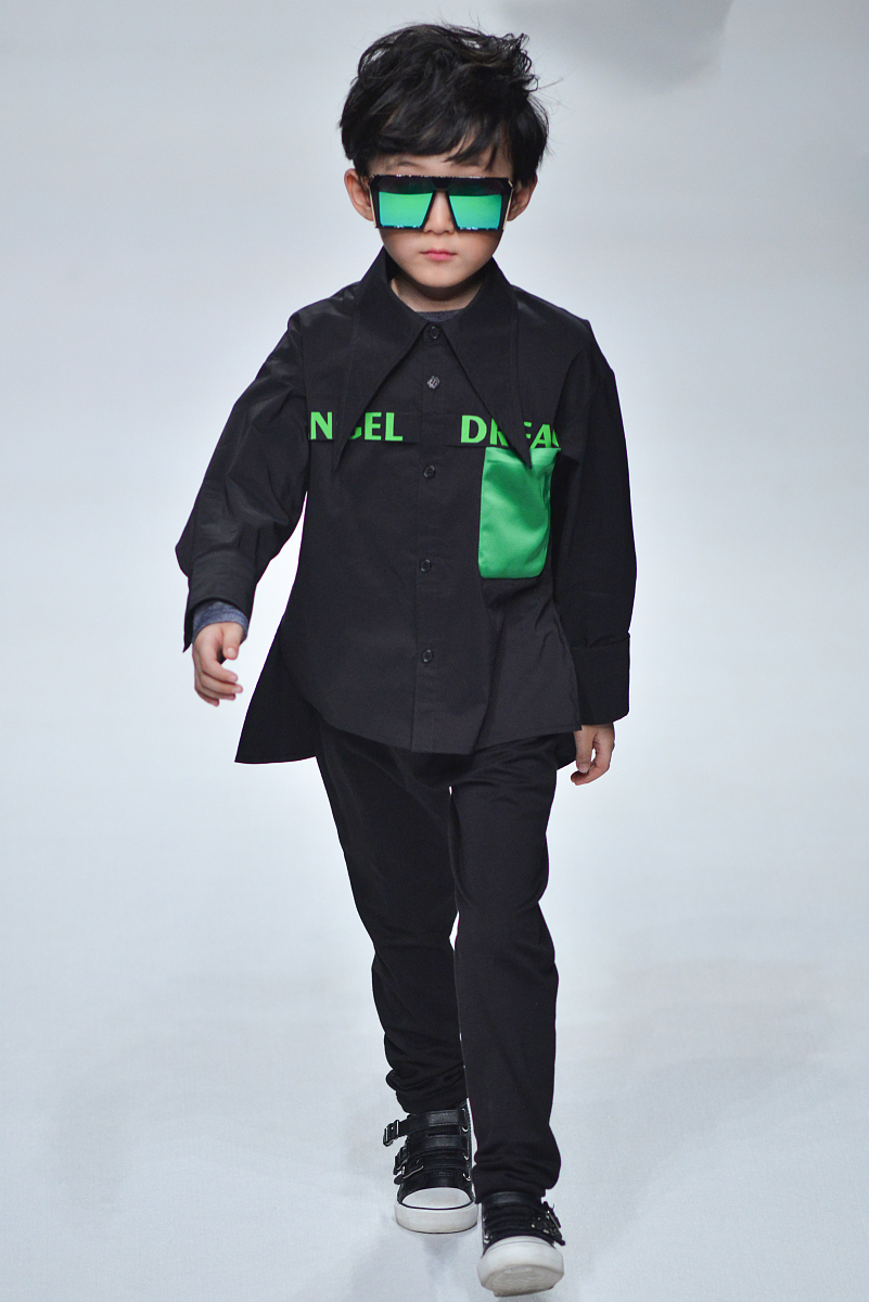 可爱童装推荐 | 白色蕾丝娃娃领、简约清新、黑色娃娃领搭配