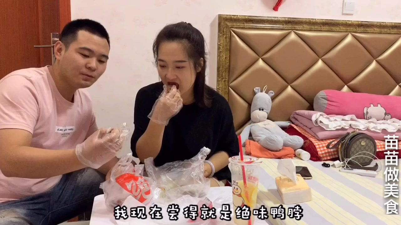 5块钱的绝味鸭脖和5块钱的周黑鸭,哪个更划算?