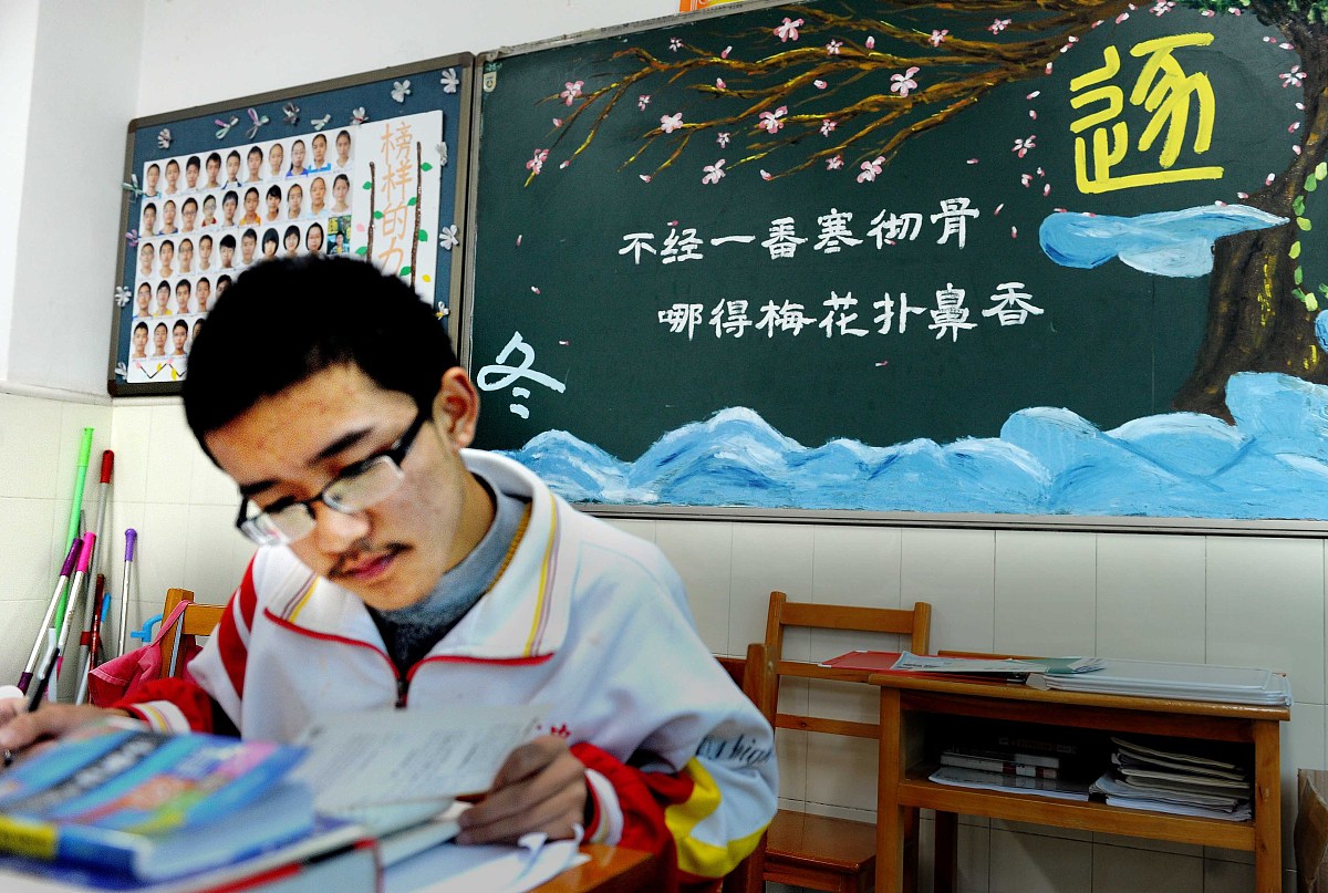帮我写一下班级管理的重要性和作用