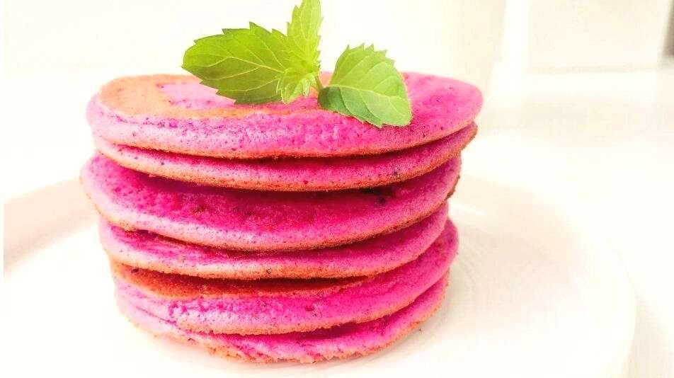 火龙果还在生吃吗?教你简单水果松饼,软糯香甜老人小孩都爱吃