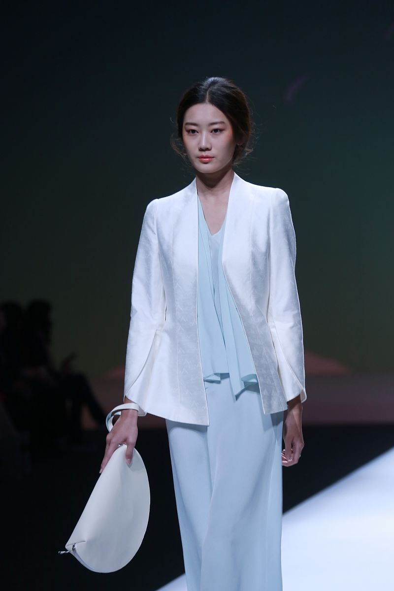 美：客观存在与主观感受的辩证统一