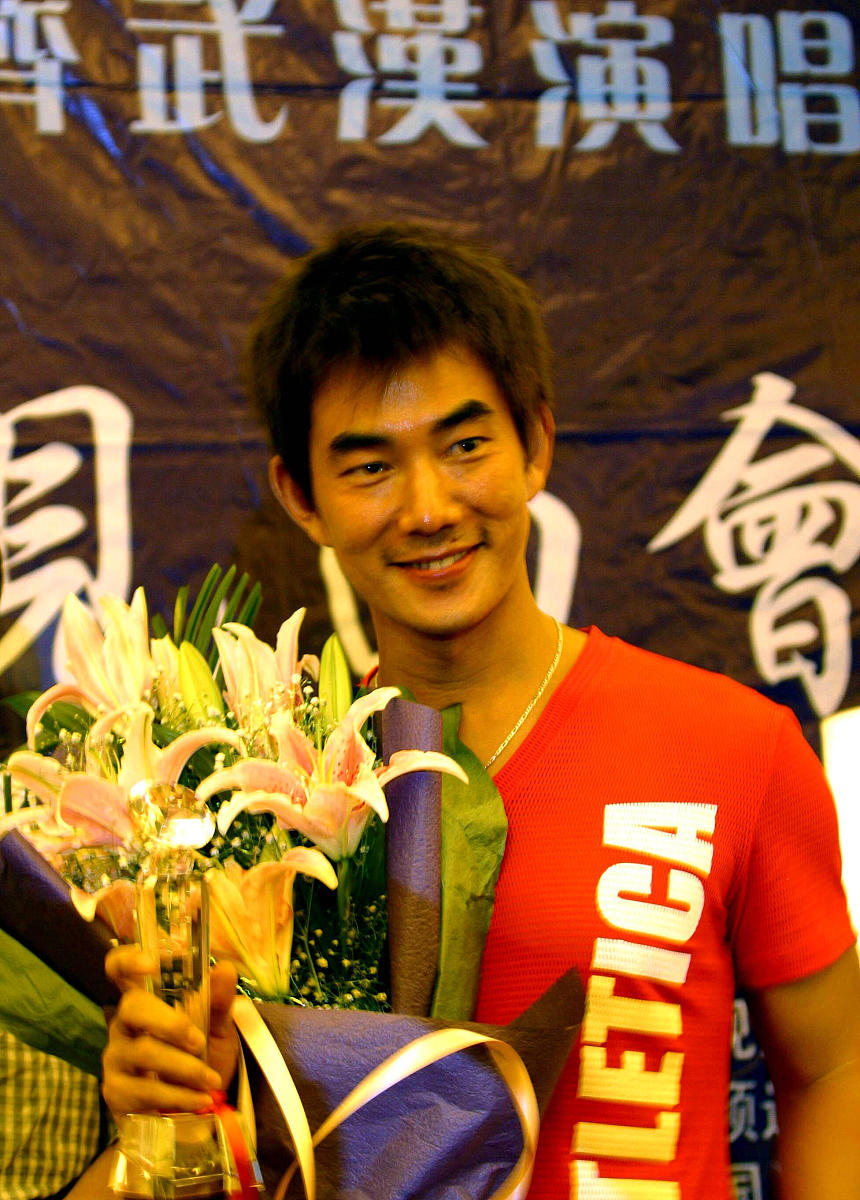 帮我写一个辩题为永远留在家乡永远无法回到家乡更可悲的正方辩论方案