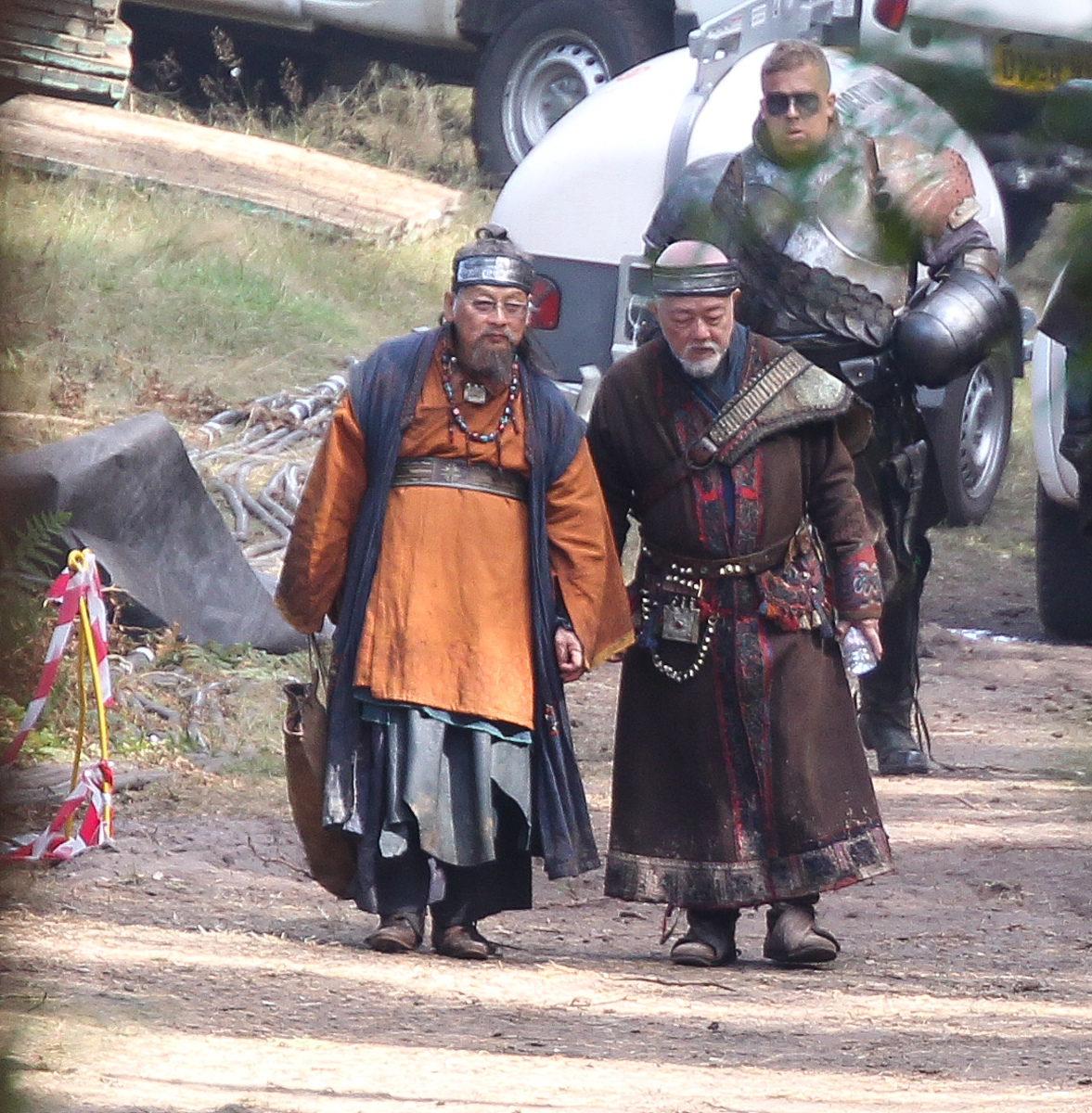 运用所学的影视评论方法 主题意蕴叙事手法给分析为《楚门的世界》撰写一篇影视批评论文。并一个好的题目标题。