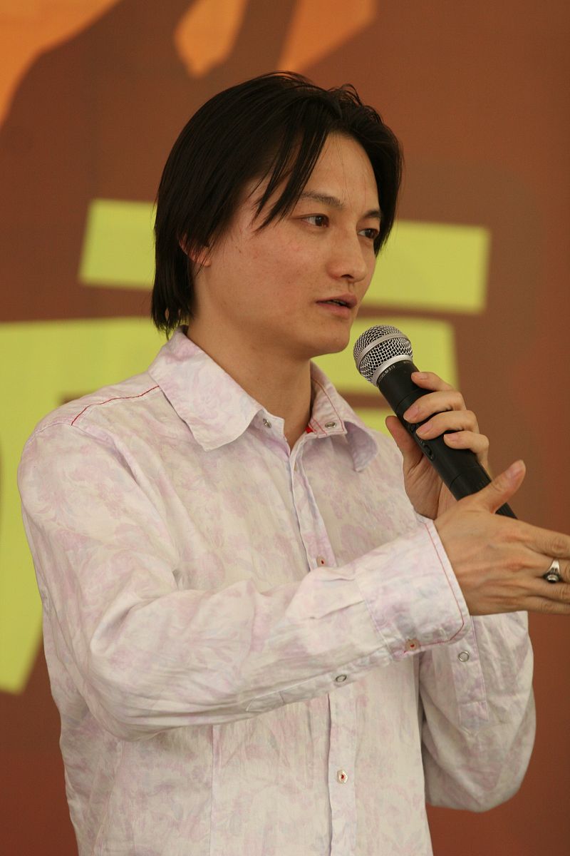 初中生小明自我介绍：热爱学习，喜欢交友，乐于分享