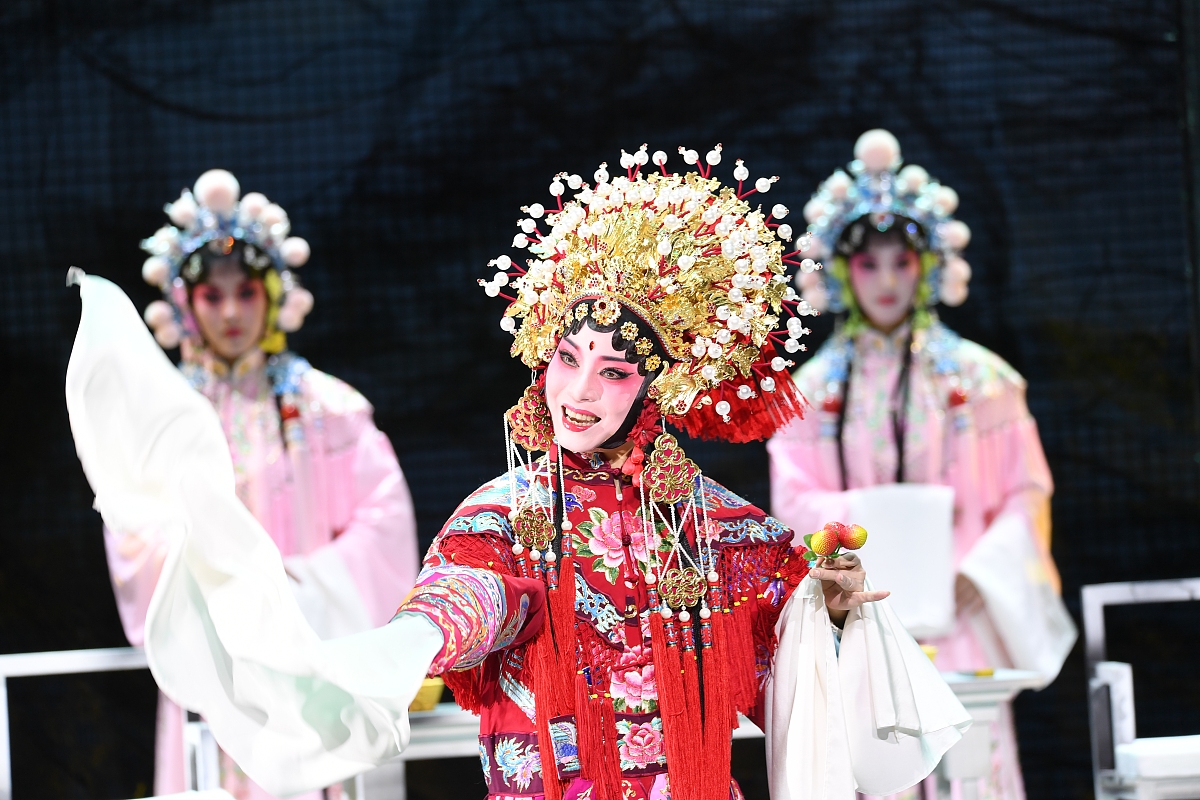 2018年9月29日,杭州,昆剧《梧桐雨》上演.***_***昆剧《梧桐雨》