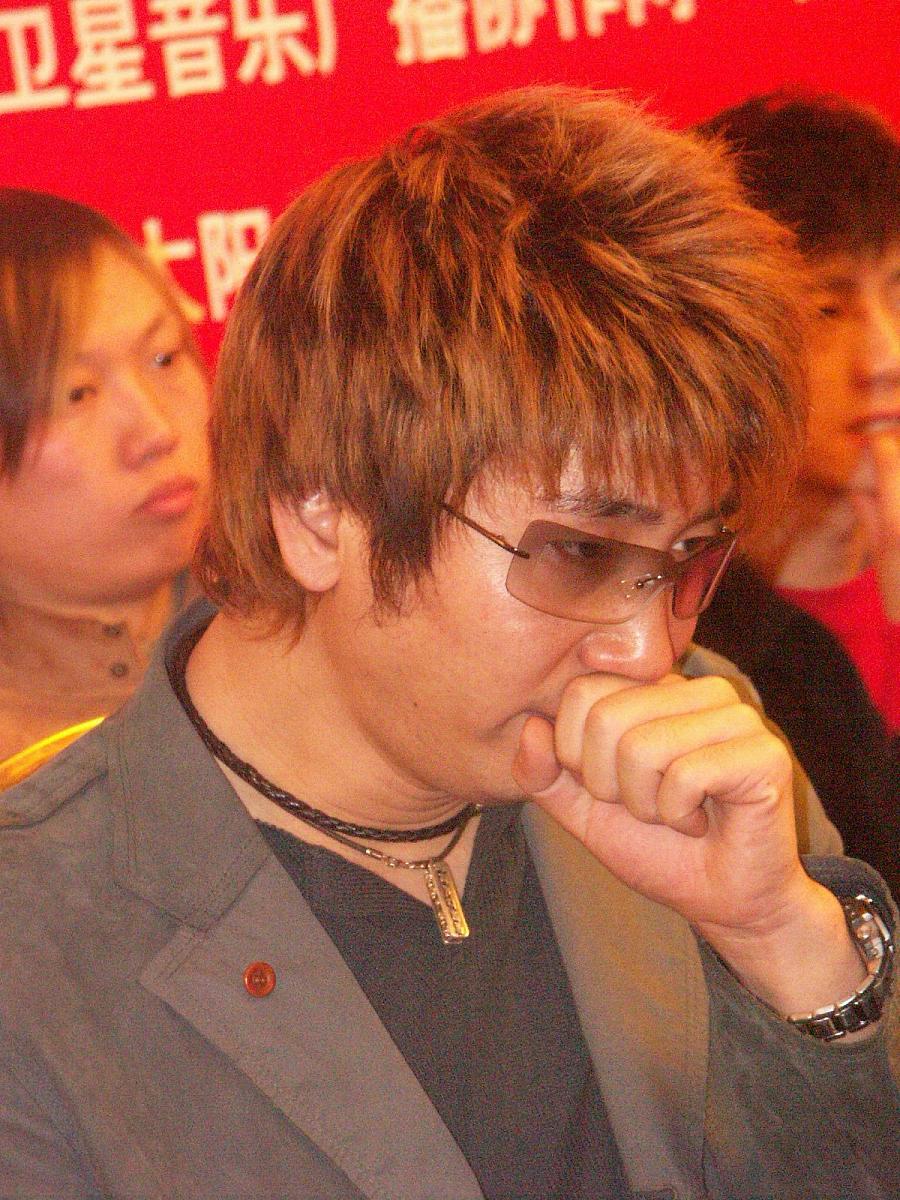2004年3月4日,下午2点,第11届中国歌曲榜宣传活动在北京华侨大厦举行.