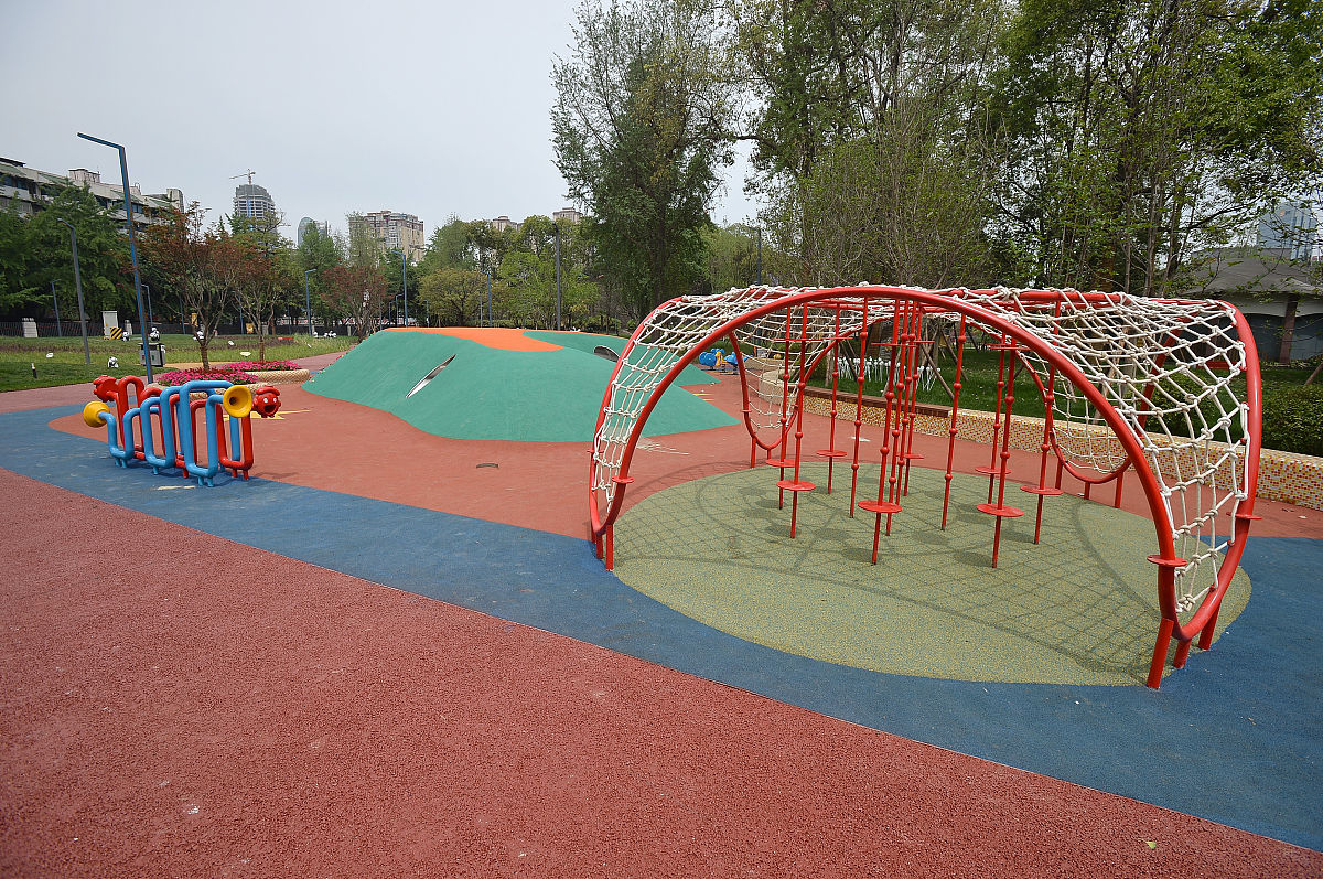 湛江市社区体育公共设施配置现状分析：种类与数量供给不足