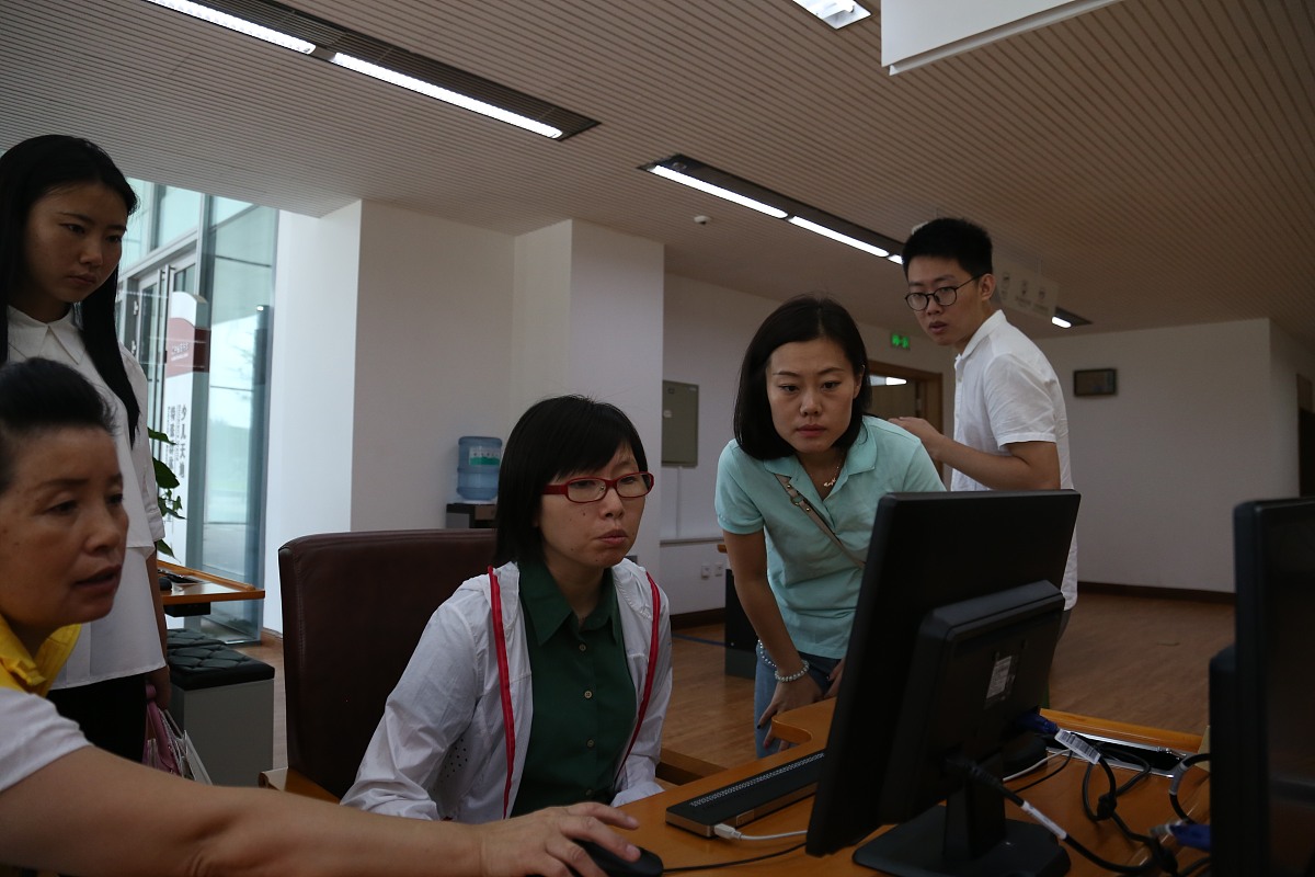 ***_***2015年8月20日,辽宁省图书馆,新添盲人触摸式听书设备——点显