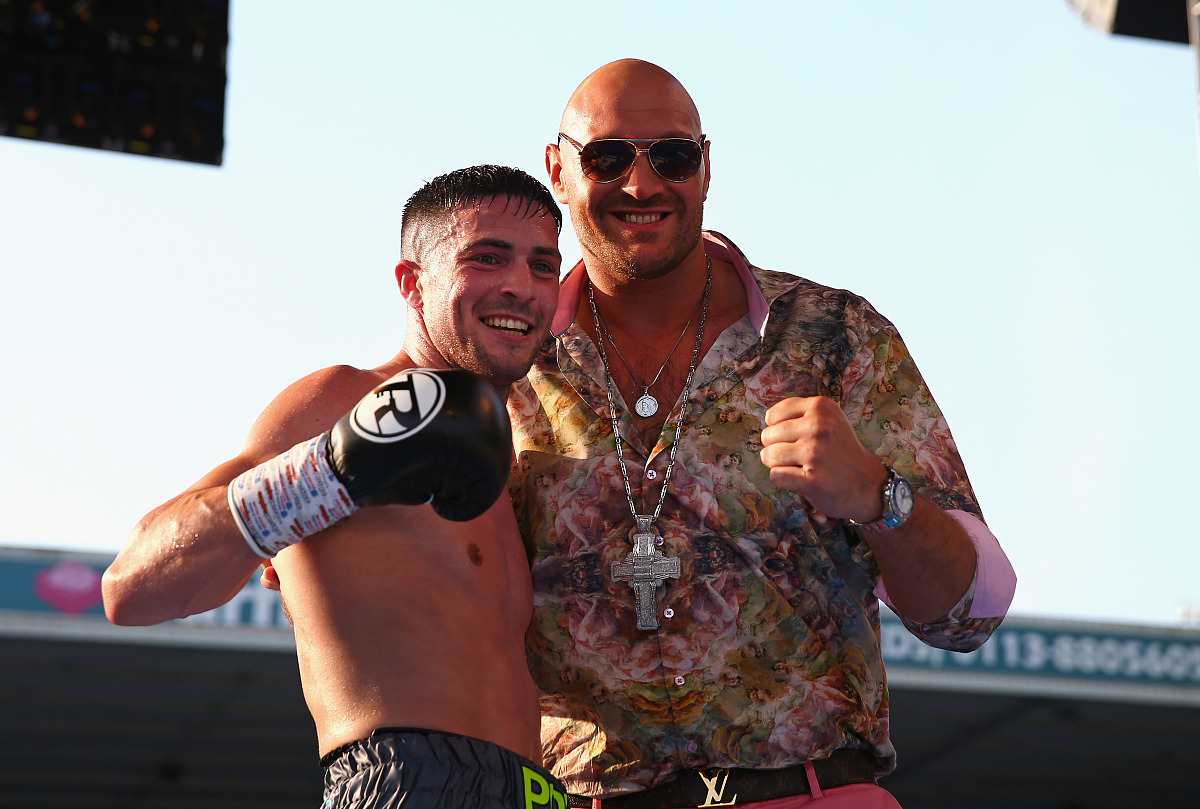 WWE 1538: 多米尼克·密斯特里奥用‘密斯特里奥之飞’击败谢尔顿·本杰明！