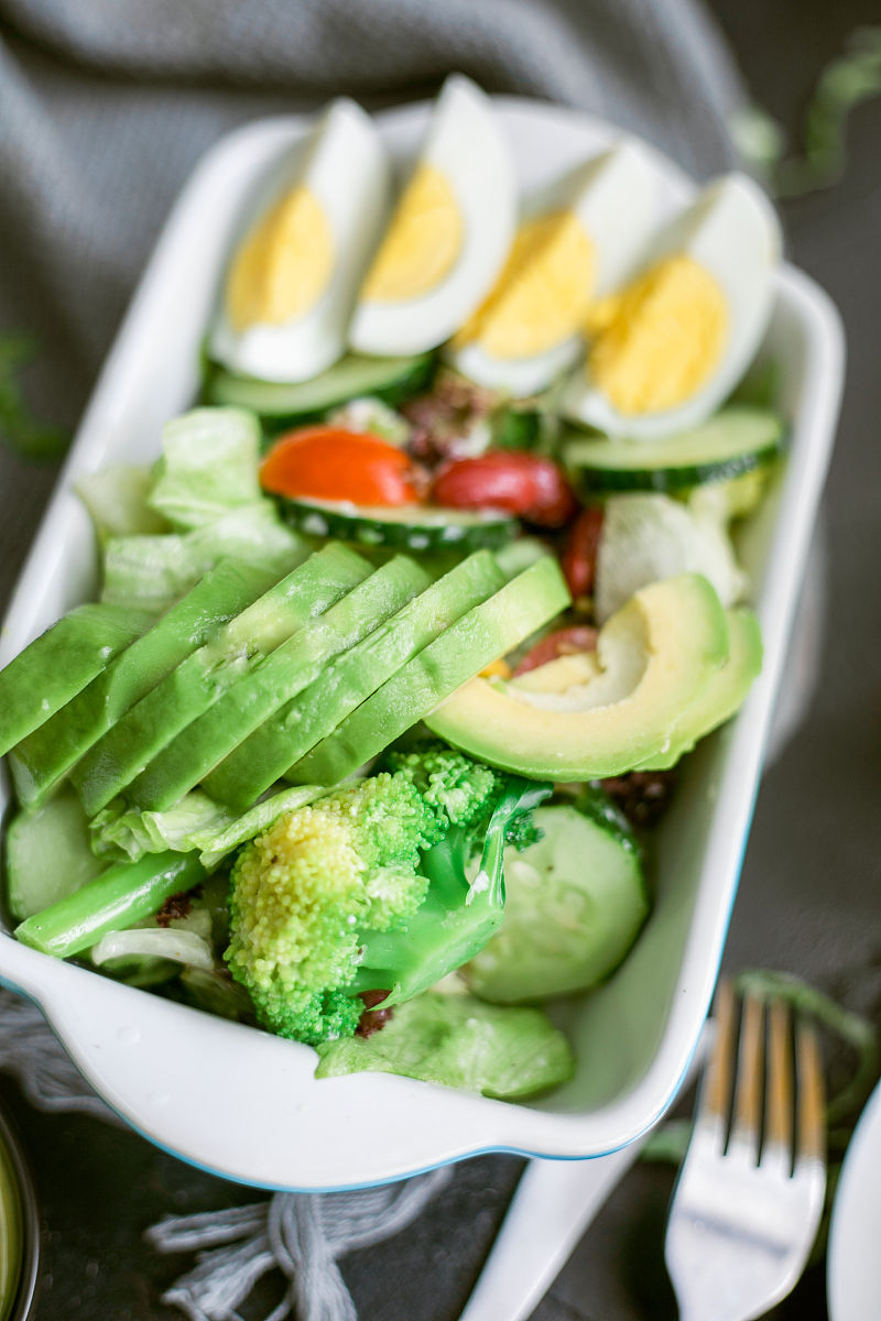 七天暴瘦十斤的狠方法教你一招一周瘦十斤的狠方法少吃多动你们根本坚持不了节食的后果就是越减越肥还有各种减肥产品都是不靠谱的最终用健康换来的都是严重反弹。如果你想彻底瘦下来不再反弹给你这个方法控制饮食少吃主食多吃肉比如鸡胸肉、鸡腿肉、鸭肉、虾、深海鱼、牛腱子肉。吃饭的时候先吃蔬菜再吃蛋白质一定不能吃撑了吃个八分饱就可以了。然后每隔一周可以多吃一些碳水我们可以吃一些米饭、水饺、红薯、香蕉、桃、大枣这些食