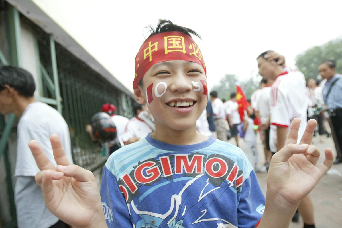 2004年7月17日,在离亚洲杯开幕还有4个小时的<strong>时候</strong>,火爆球迷抢先出击