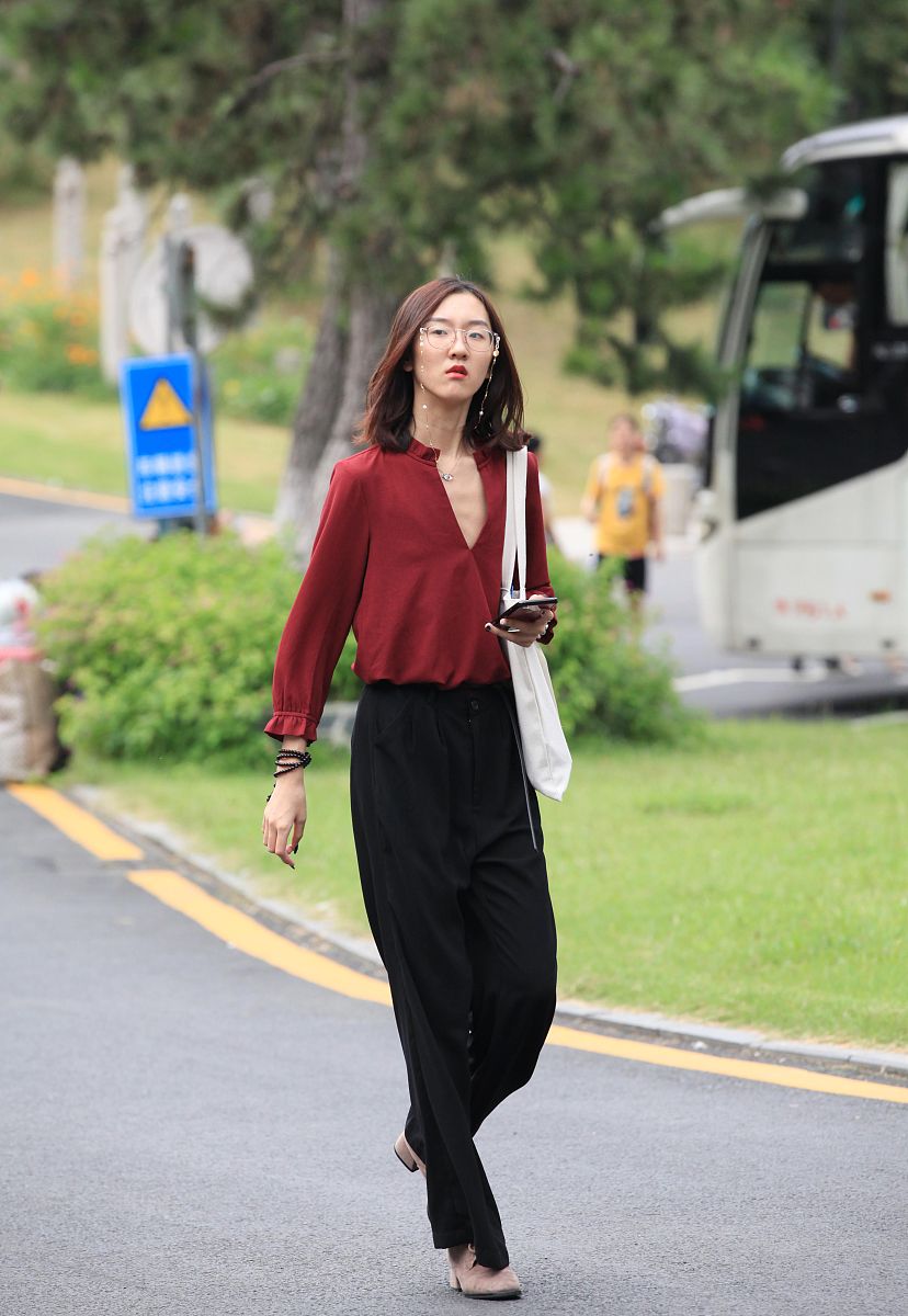 穿短袖到屁股了算长吗