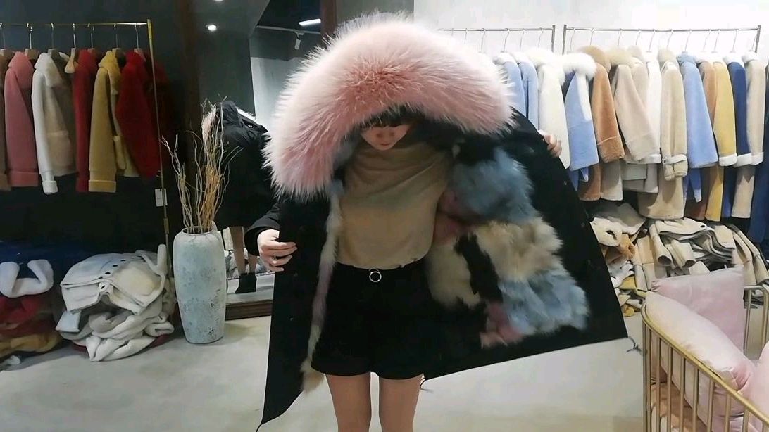 供大商场的女士派克服是什么样子的