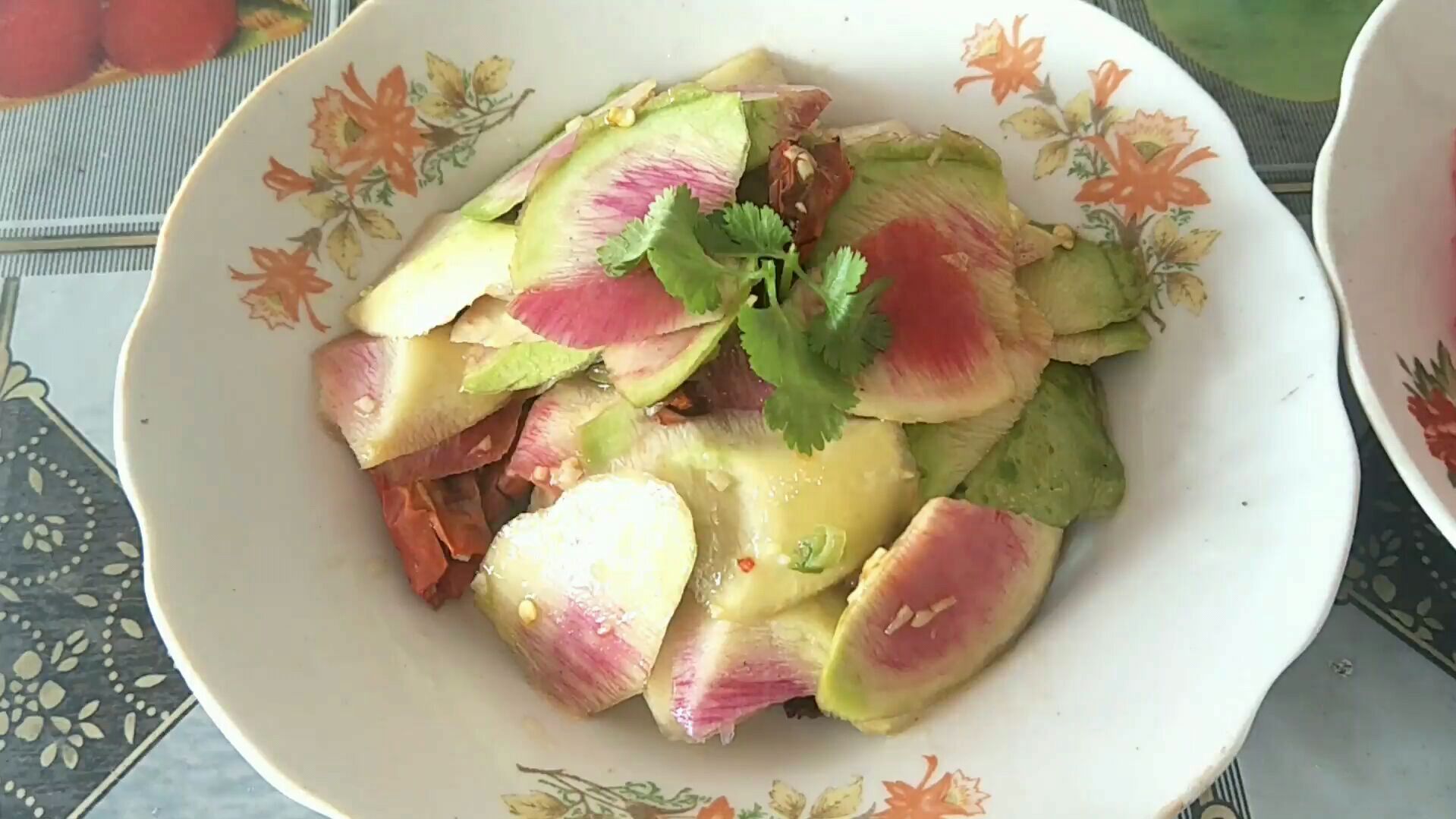 吃惯了大鱼大肉,来一盘爽口的小凉菜。