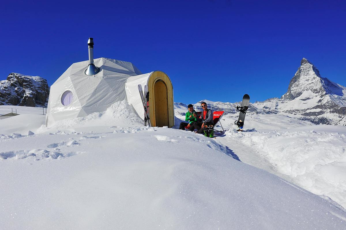 2014年12月4日消息(具体拍摄时间不详),坐落在瑞士高山上的"冰雪酒店"