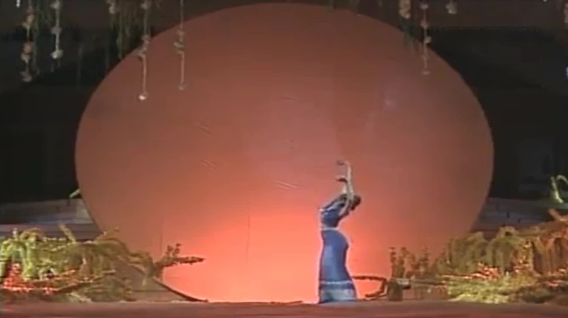 1989年春晚杨丽萍的《孔雀舞》红遍大江南北,这段回看了十遍!