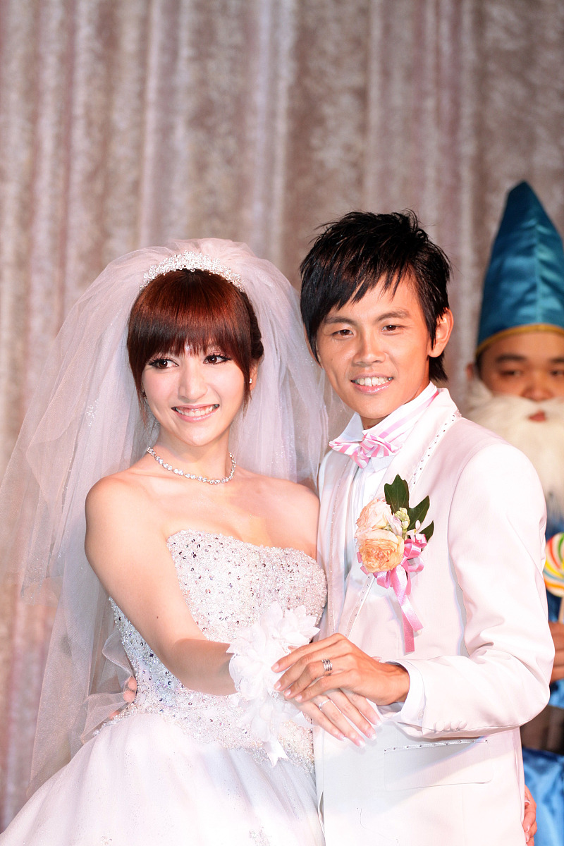 2011年11月7日,台北,搞笑团体"浩角翔起"阿翔和老婆"小公主"在台北内