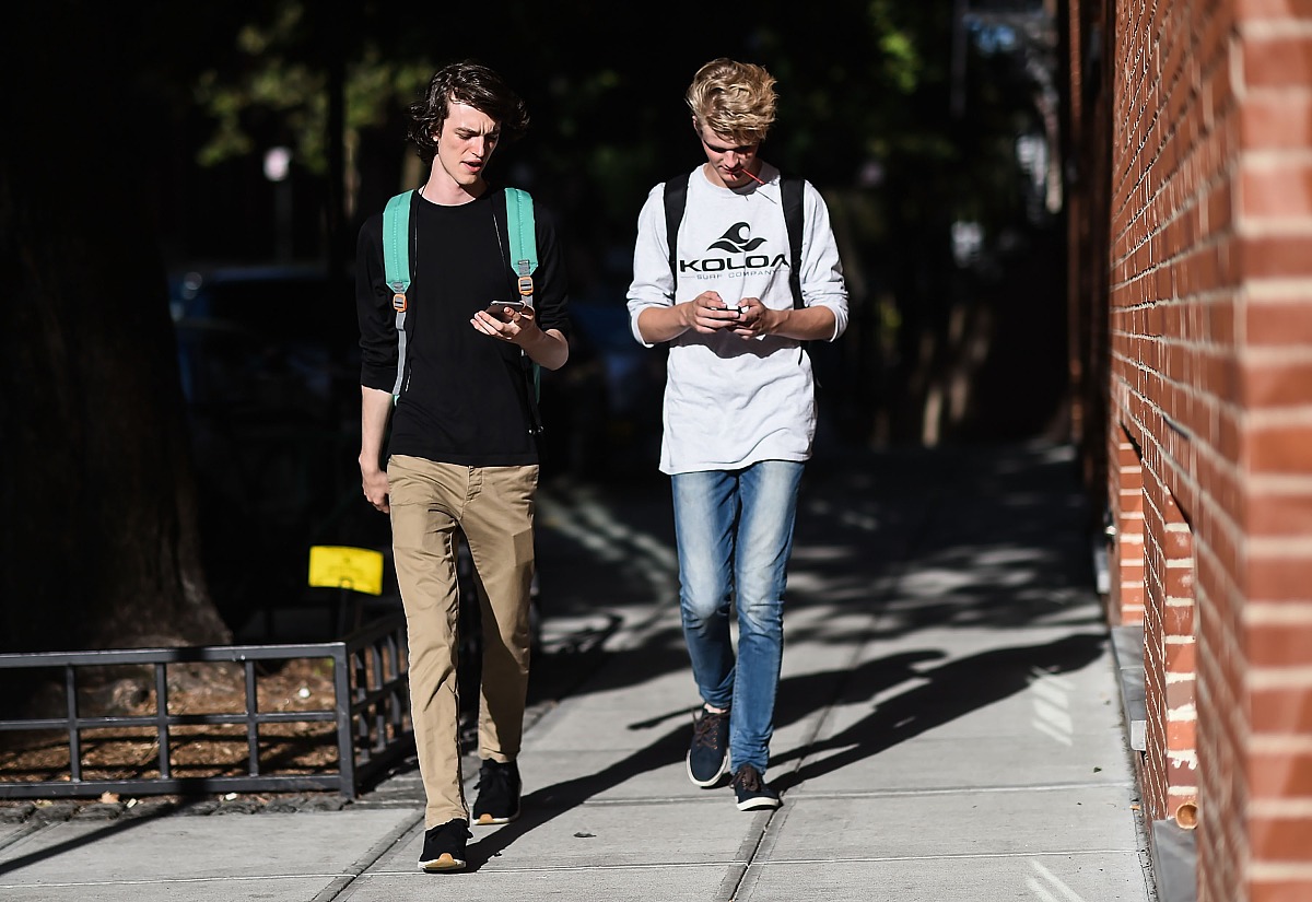 卡其色短袖搭配什么裤子好看？ - 穿衣搭配指南