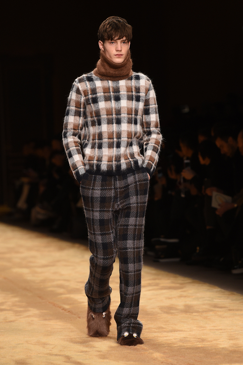 2016年1月19日讯,米兰,当地时间18日,2016秋冬米兰男装周:fendi 品牌