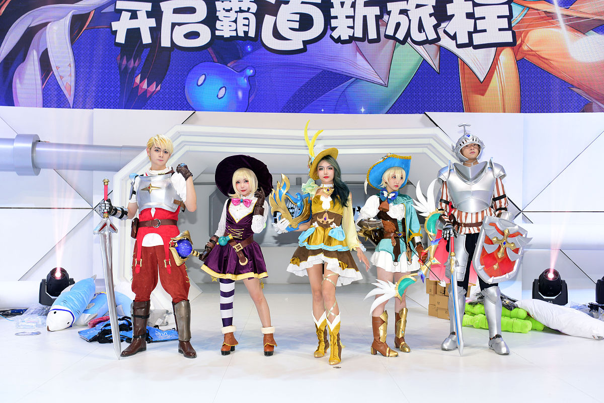 以《超次元偶像》：偶像们的冒险之旅为题写一篇1200字文章