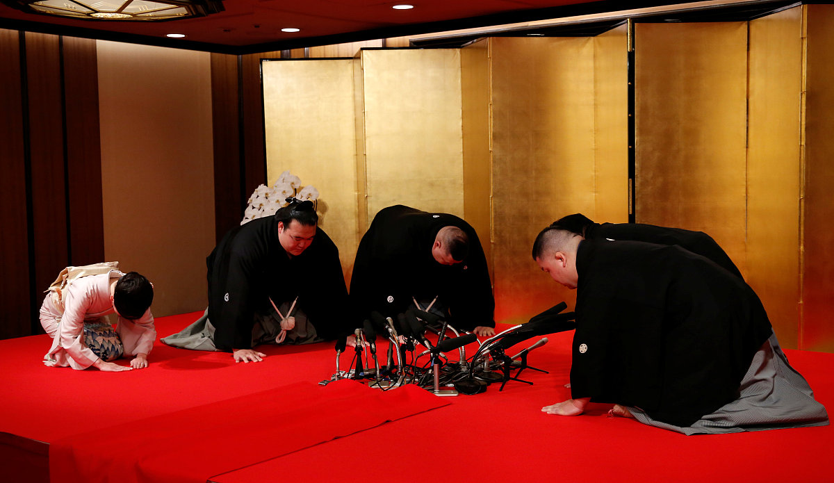 当地时间2017年1月25日,日本东京,日本相扑运动员稀势之里出席晋级仪