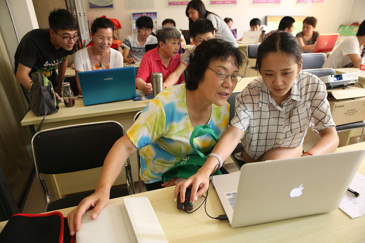 能否给一个案例描述一个大学生如何通过自我激励不断学习取得佳绩的过程目的是为了给《计算机网络》课程中的雪津进行思想政治教育。