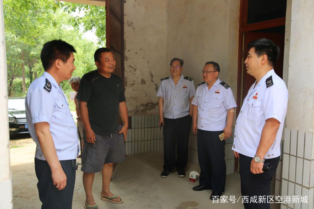 结对帮扶见真情︱空港新城税务局收到困难职工